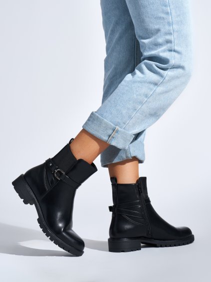 Női fekete női bokacsizma dekoratív csattal