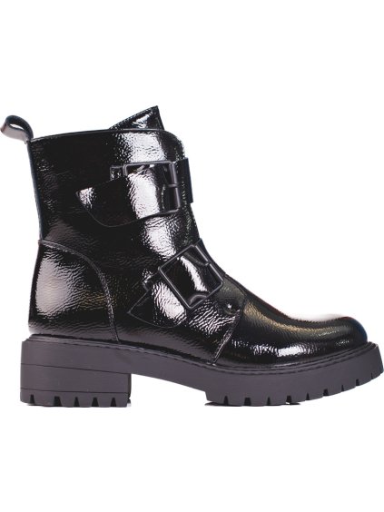 Fekete csattos csizma