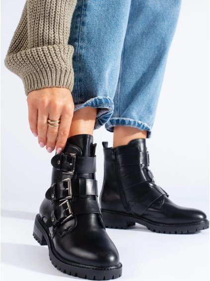 FEKETE CSIZMA BÉLÉSSEL ÉS CSATOKKAL