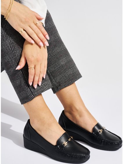 Fekete perforált alacsony éksarkú mokaszin