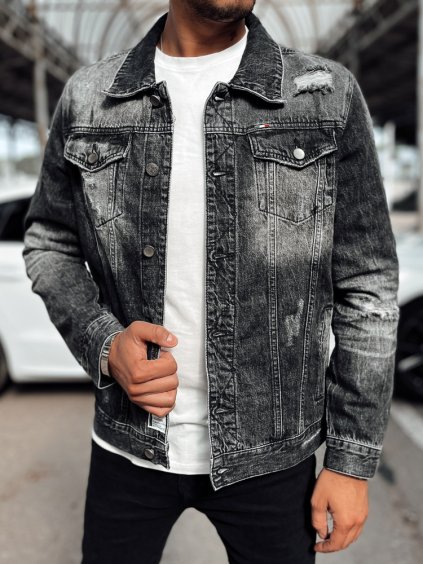 Fekete férfi farmerdzseki