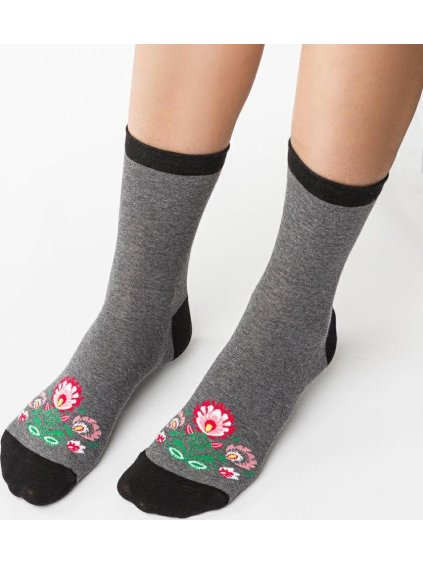 Szürke női folklór zokni Art.118