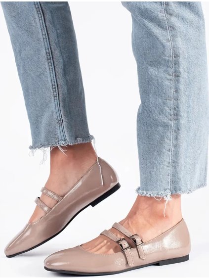 Bézs színű lakkozott balerina cipő rögzítéssel