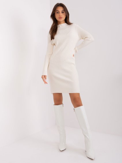 Krémszínű kötött ruha