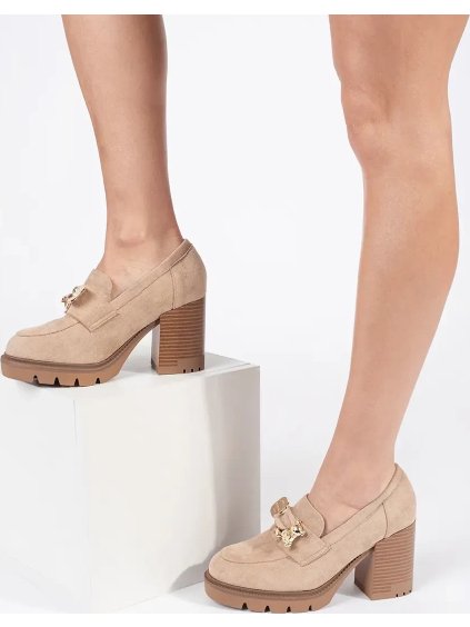 Bézs női magas sarkú csizma fém díszítéssel