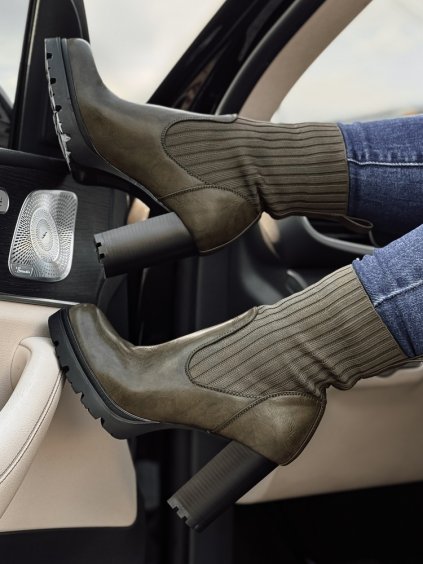 Sötétzöld női DOMVIBE magas sarkú bokacsizma