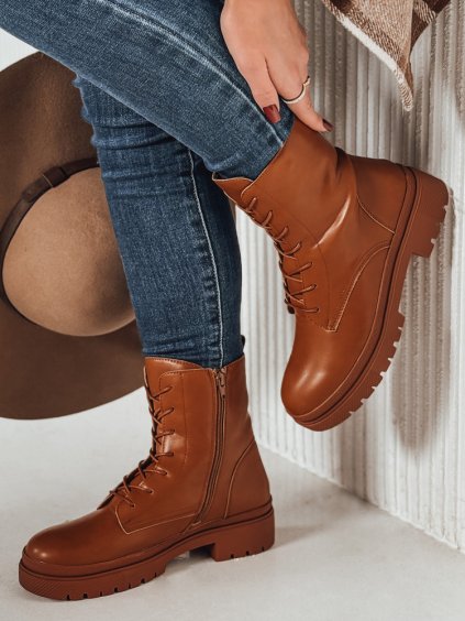 Teveszínű stílusos bokacsizma STYLOBOSS