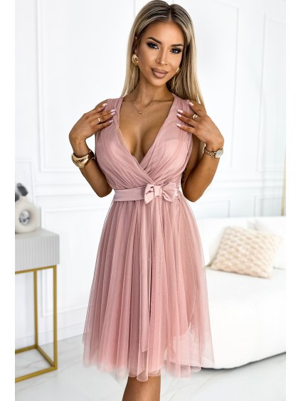 Világos rózsaszín tüll ruha mélyen dekoltált