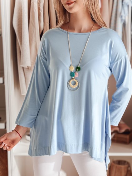 Világoskék női aszimmetrikus oversize blúz medállal COMFILA