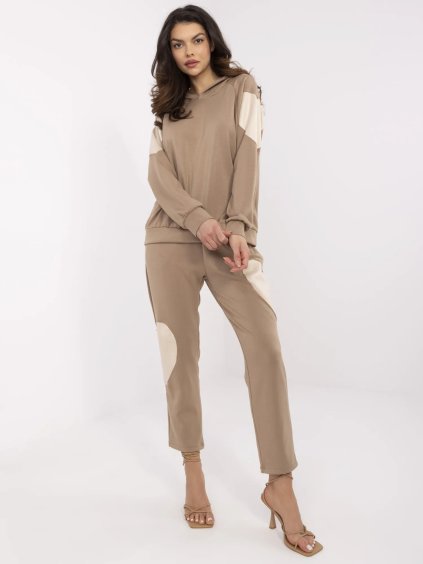 Világosbarna női szett szív alakú rátétekkel