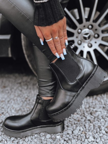 Női fekete STEPBACK bokacsizma magas talppal
