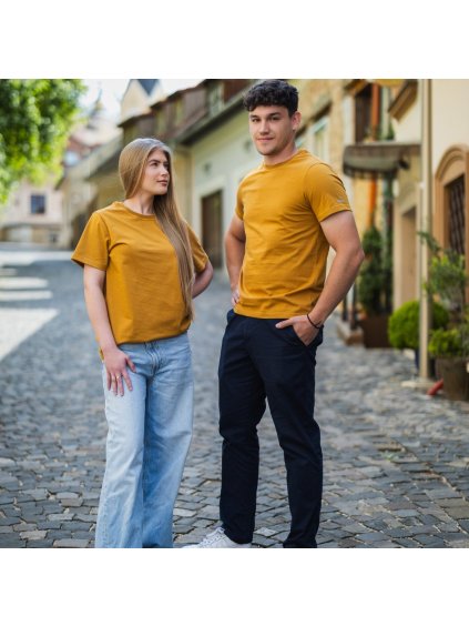 Mustárszínű unisex pamut póló minta nélkül