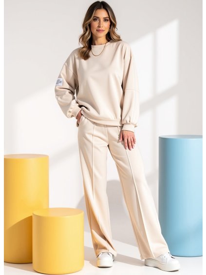 Bézs színű, viszkóz anyagból készült női melegítőruha széles szárral