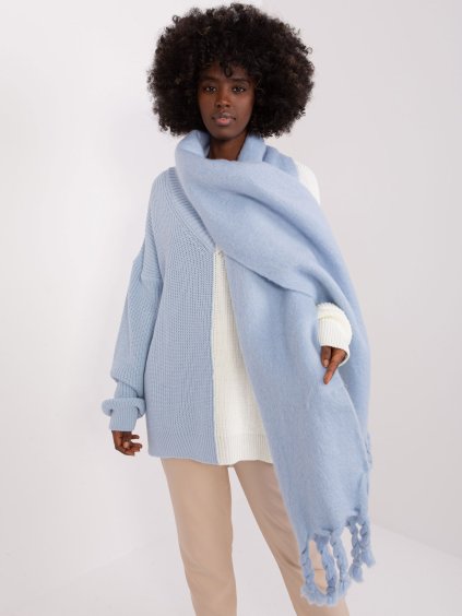 Világoskék sál bojtokkal