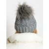 Szürke női sapka pompommal