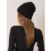 Fekete női sapka szegecsekkel