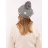 Szürke női sapka pöttyökkel