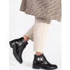Fekete női lapos sarkú bokacsizma dekoratív pánttal