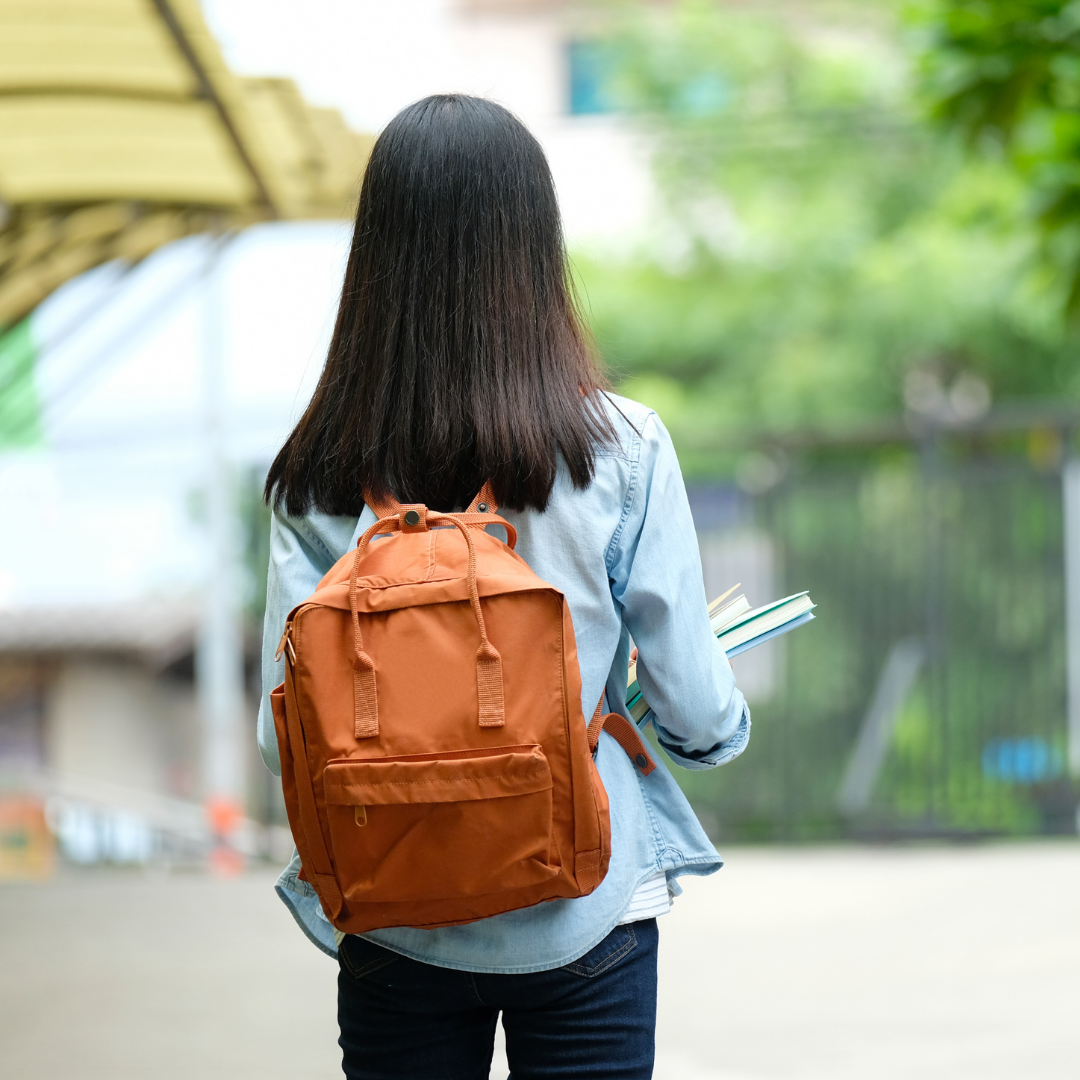 Batoh alebo taška? Myslite hlavne na zdravý chrbát