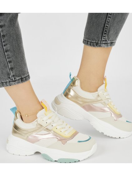 Športové dámske topánky na hrubej podrážke s metalickými detailmi