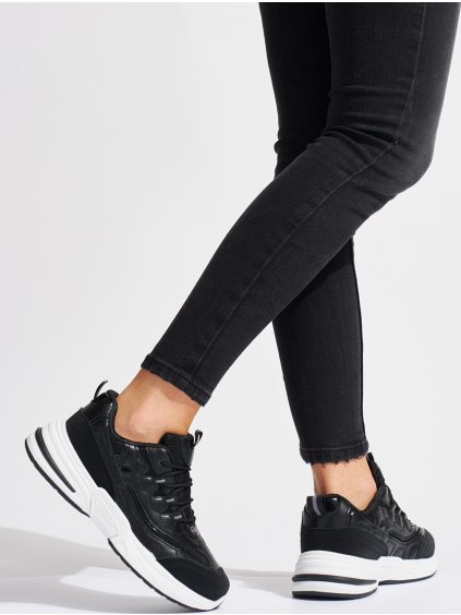 Čierne dámske topánky na hrubej podrážke