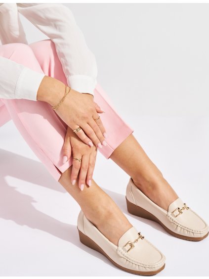 Svetlobéžové dámske mokasíny s prackou