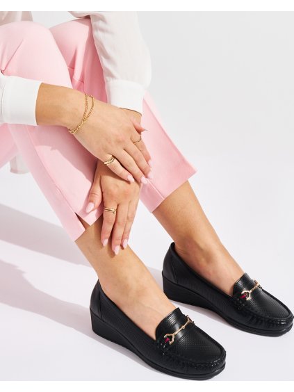 Čierne mokasíny na kline