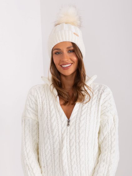 Smotanová dámska čiapka s brmbolcom