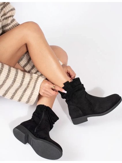 Čierne semišové členkové dámske topánky kovbojky