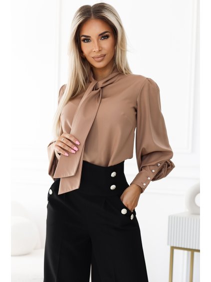 Karamelová dámska blúzka so zaväzovaním a gombíkmi