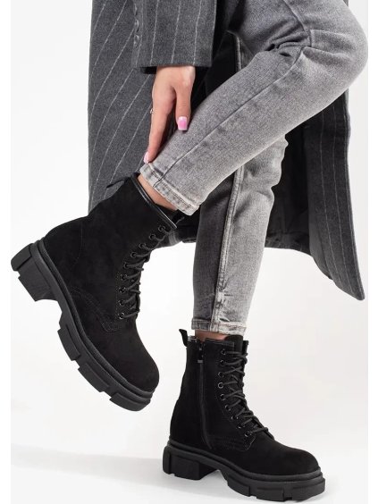 Čierne semišové traperky