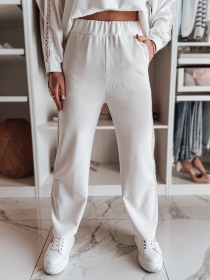 Smotanové dámske rebrované tepláky s ozdobnou čipkou na bokoch LUXEEN