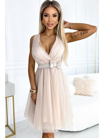 Béžové tylové šaty s hlbokým výstrihom