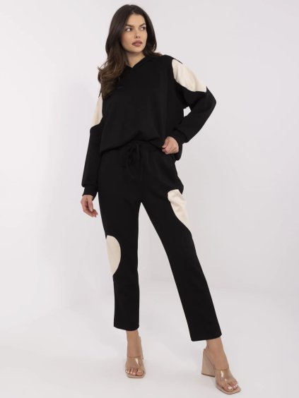 Čierny dámsky set so srdiečkovými nášivkami