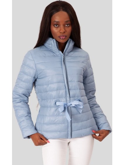 Svetlomodrá dámska prešívaná bunda so stužkou v páse