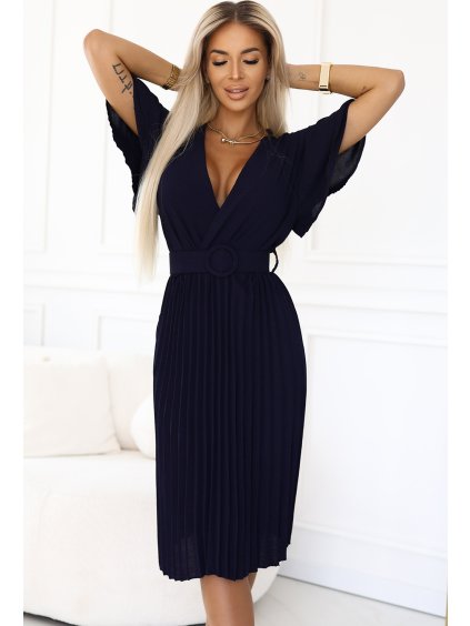 Tmavomodré plisované midi šaty LYRA so zavinovacím výstrihom a pásikom