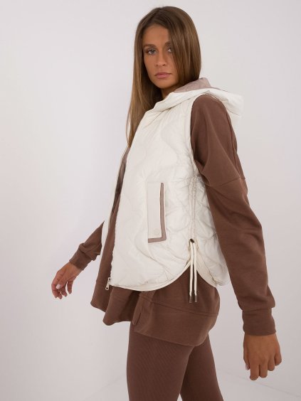 Smotanová dámska zateplená prešívaná vesta s kapucňou