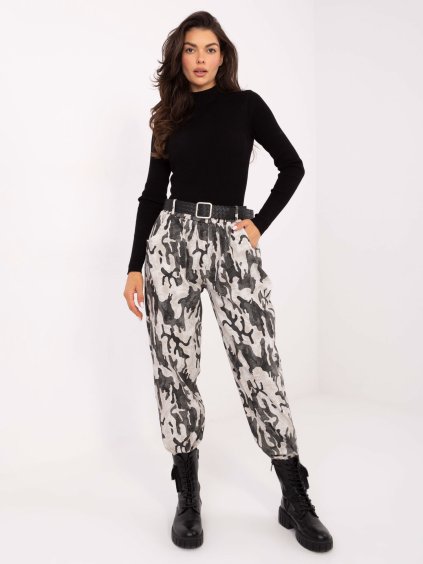 Smotanové dámske viskózové nohavice s maskáčovým vzorom a pásikom