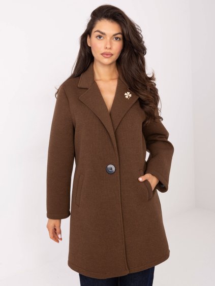 Hnedý dámsky krátky kabát s brošňou