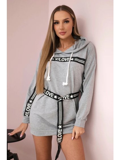 Svetlosivé mikinové šaty s pásikom a kapucňou