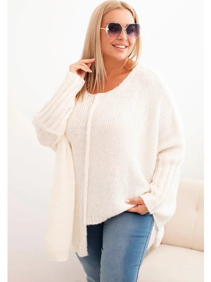 Smotanový dámsky asymetrický plus size pletený sveter