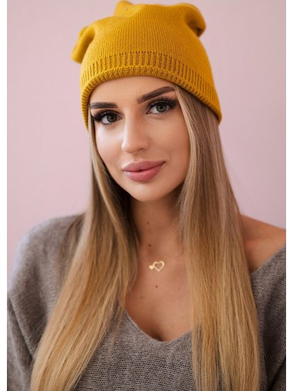 Horčicová dámska čiapka s jemným leskom