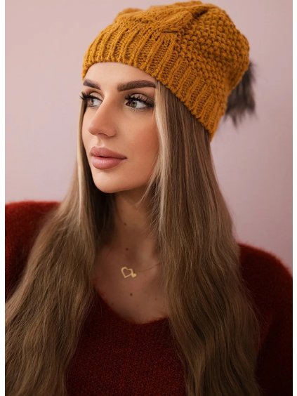 Horčicová dámska zimná čiapka s brmbolcom a fleecovou podšívkou