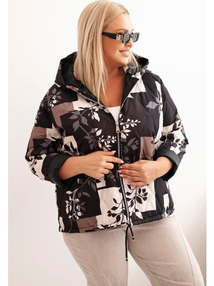 Plus size dámska čierna asymetrická prešívaná bunda s potlačou