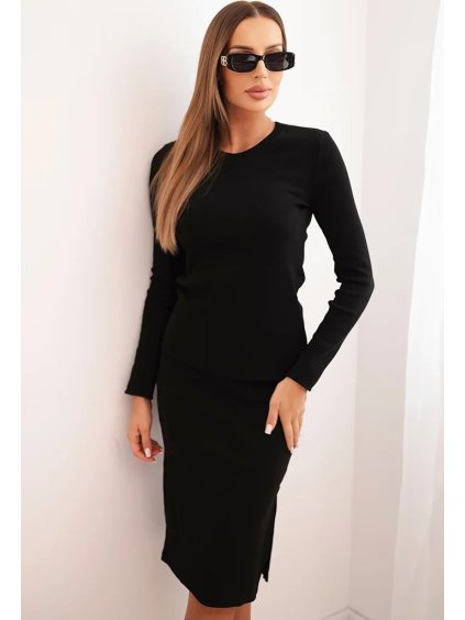 Čierny dámsky rebrovaný komplet so sukňou s rozparkom