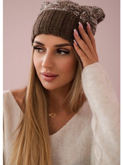 Hnedá dámska zimná čiapka s brmbolcom