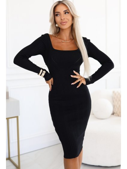 Elegantné čierne priliehavé svetrové šaty