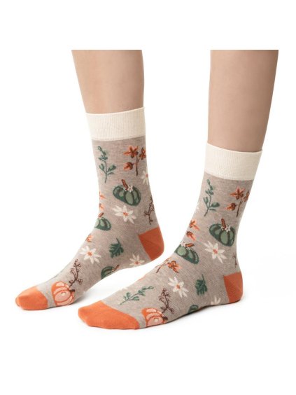 Sivo-oranžové dámske vysoké ponožky s jesenným motívom Art.017