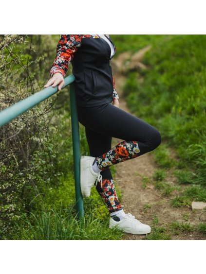 Dámske čierne funkčné legíny s makmi