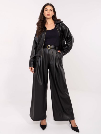 Čierne dámske široké koženkové nohavice s opaskom